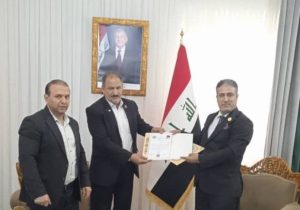 اعطای نشان سفیر صلح به نماینده رسمی کشور عراق توسط مؤسسه بین‌المللی سفیران صلح