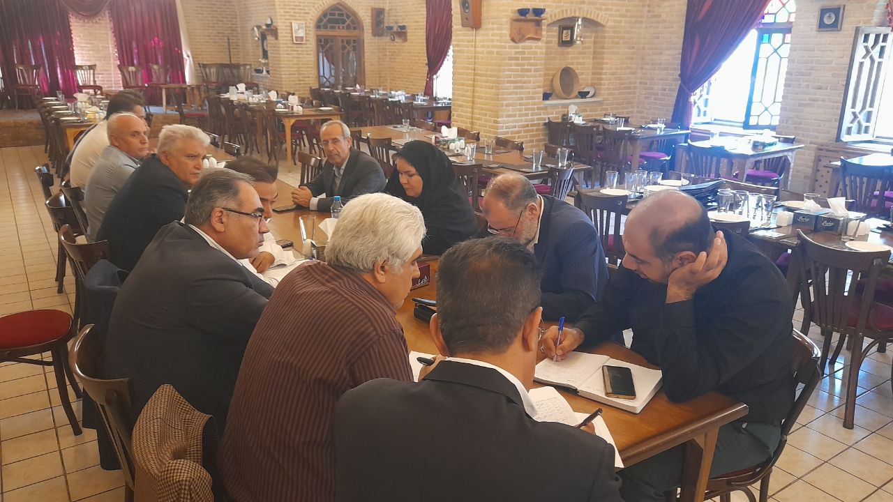 جلسه بررسی مسائل و مشکلات تأمین آب شهرها و روستاهای شهرستان مرند